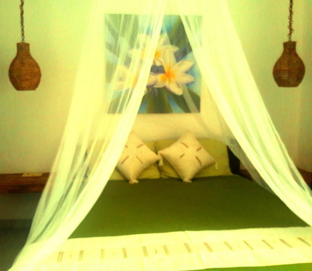 Hotel Cape Rose Gili Trawangan Esterno foto